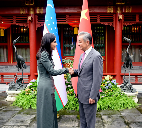 王毅会见乌兹别克斯坦总统办公厅主任米尔济约耶娃1.600.jpg